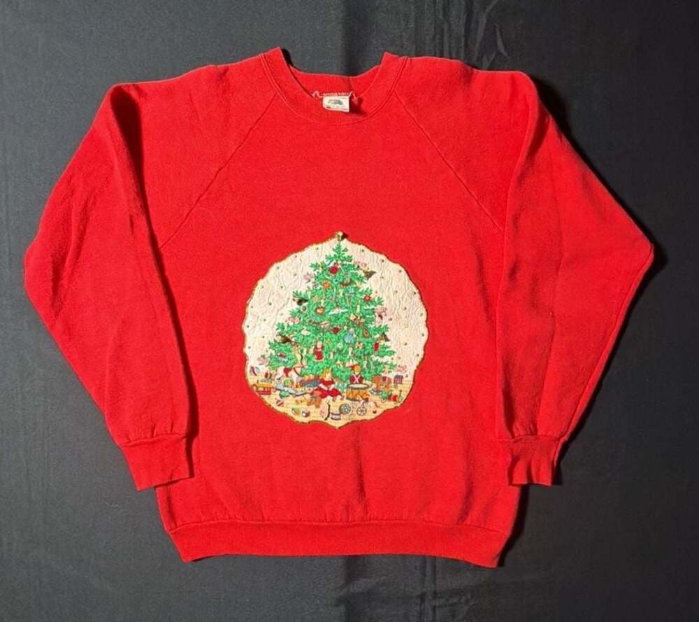 Vintage 90s Fruit of the Loom Christmas Tree Applique Sweatshirt